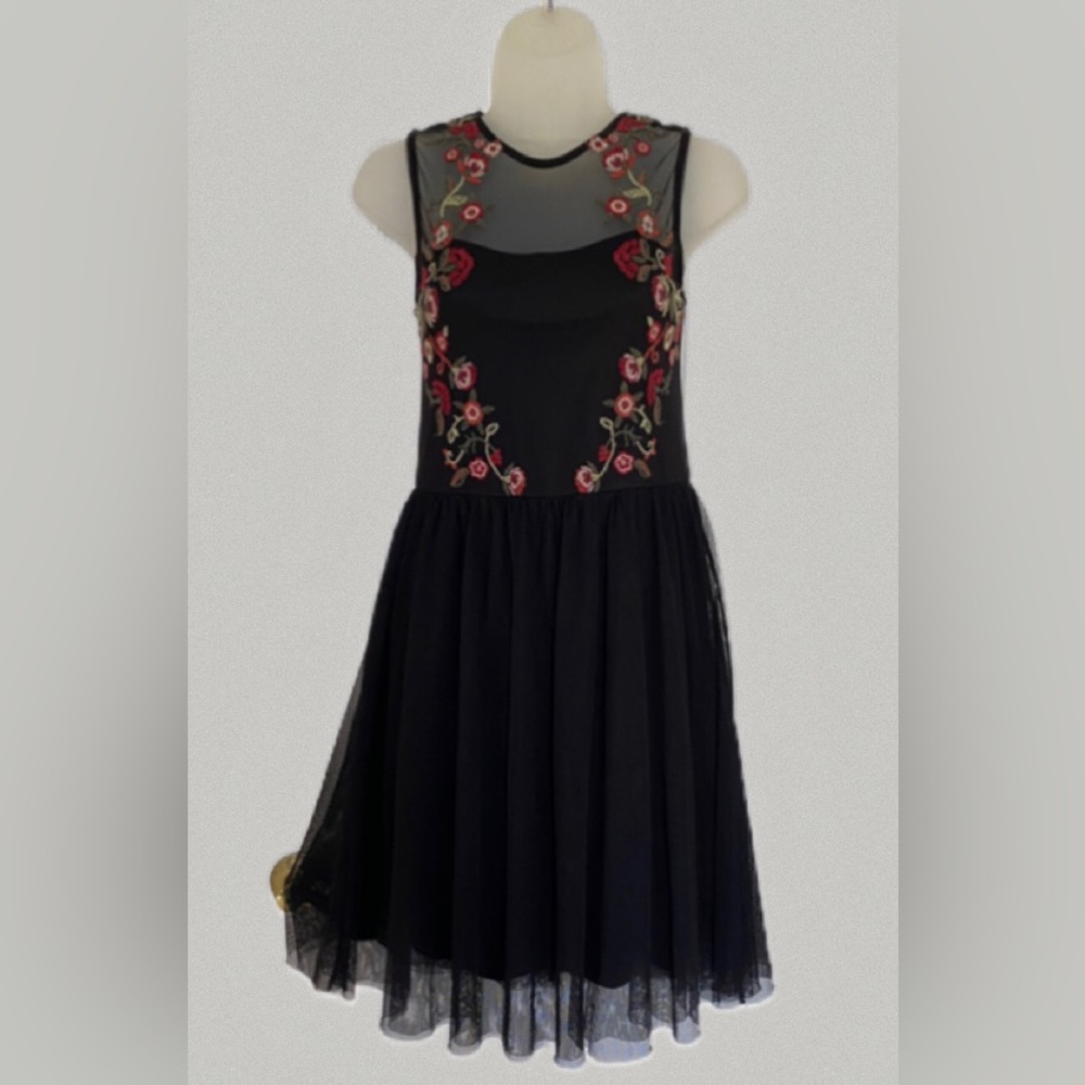 🌹Layered Floral Embroidered Sweetheart Dress